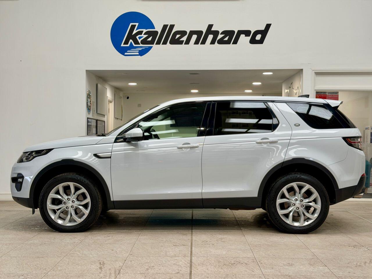 Land Rover Discovery Sport view 5