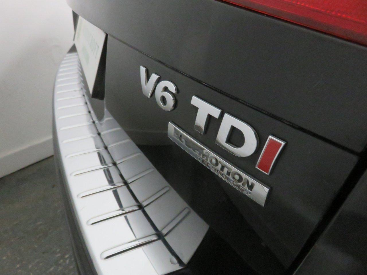 Volkswagen Touareg view 17