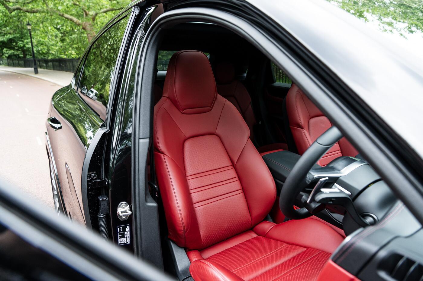 Porsche Cayenne view 26
