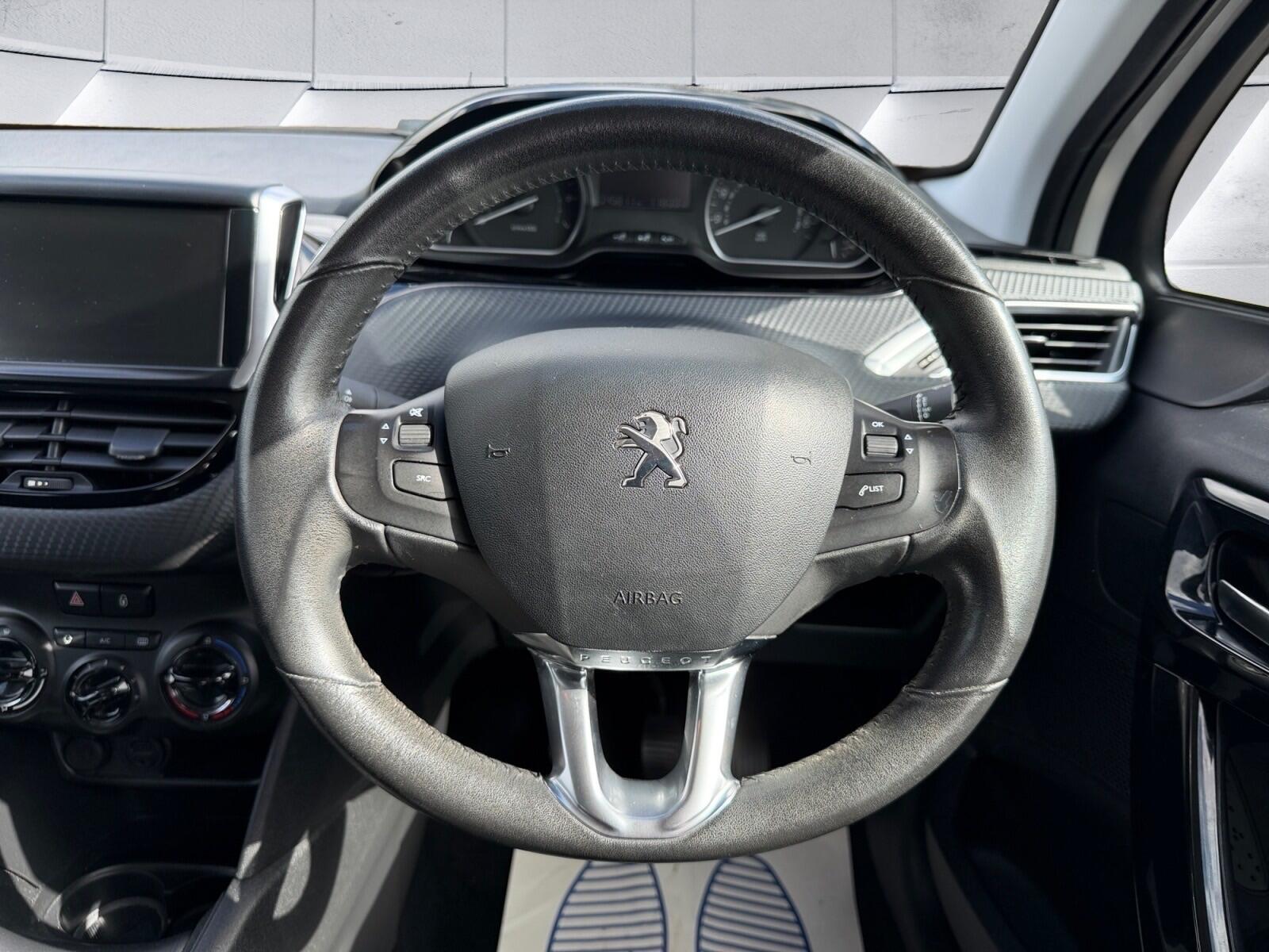 Peugeot 208 view 13