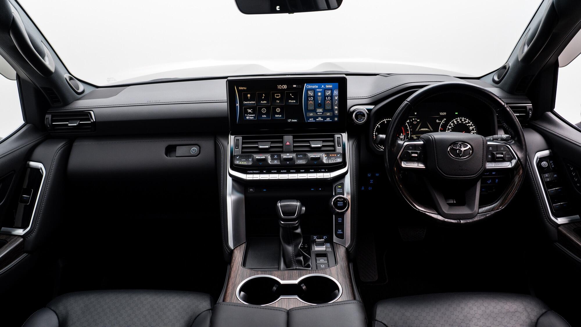 Toyota Land Cruiser view 5