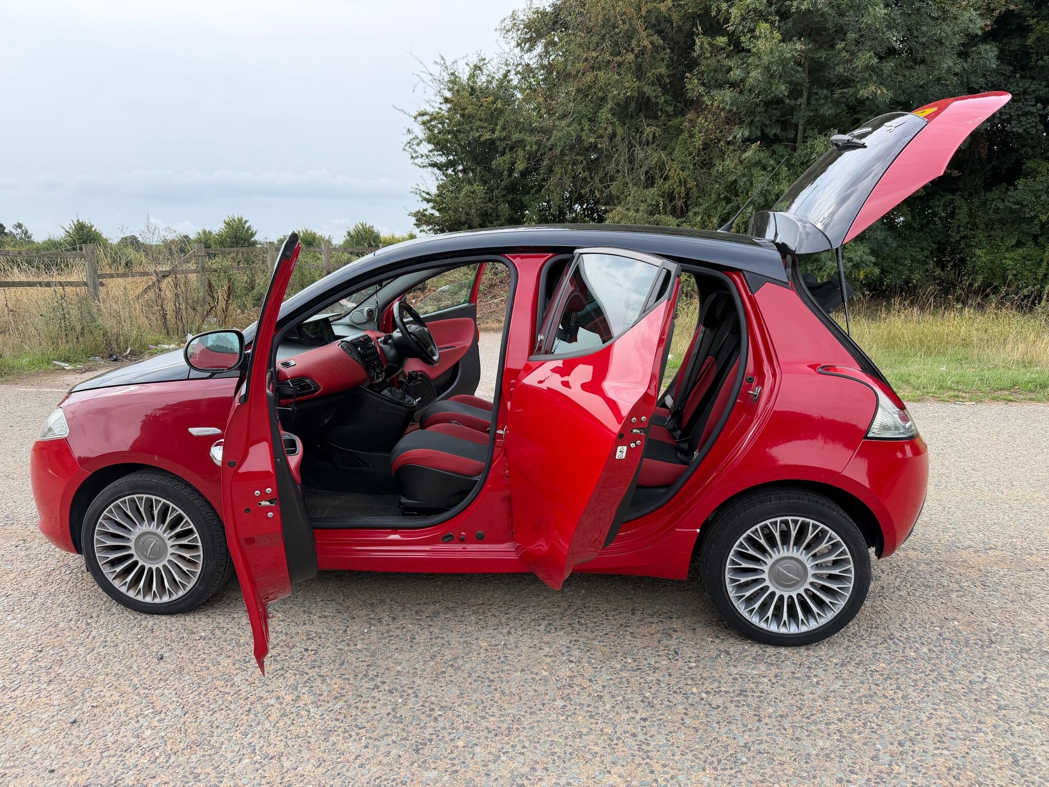 Chrysler Ypsilon view 26