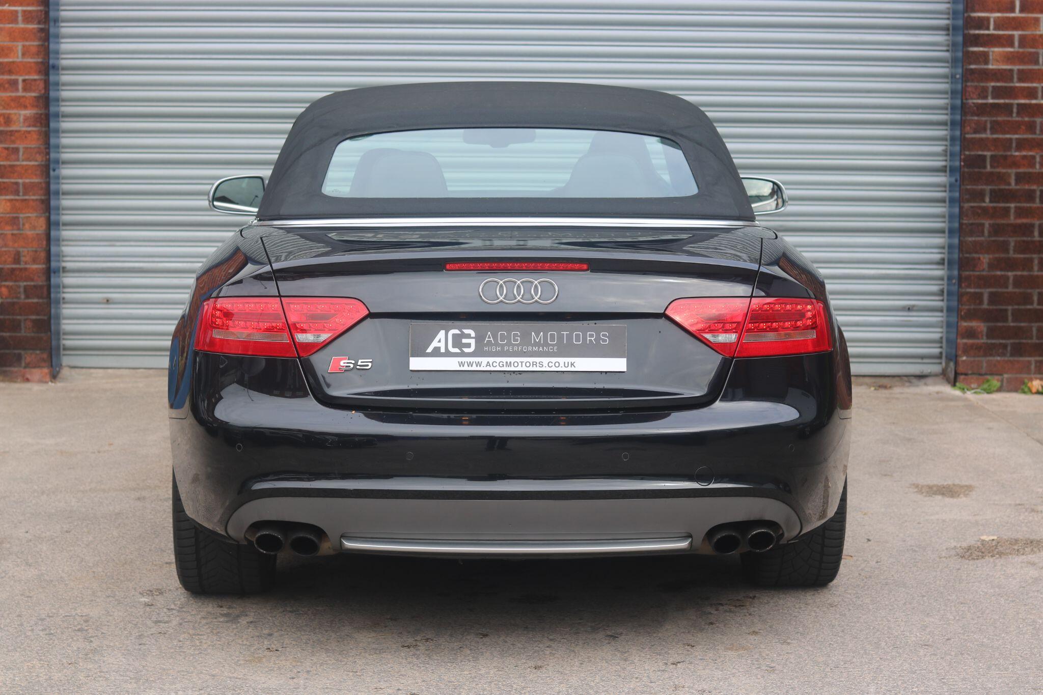 Audi S5 view 4