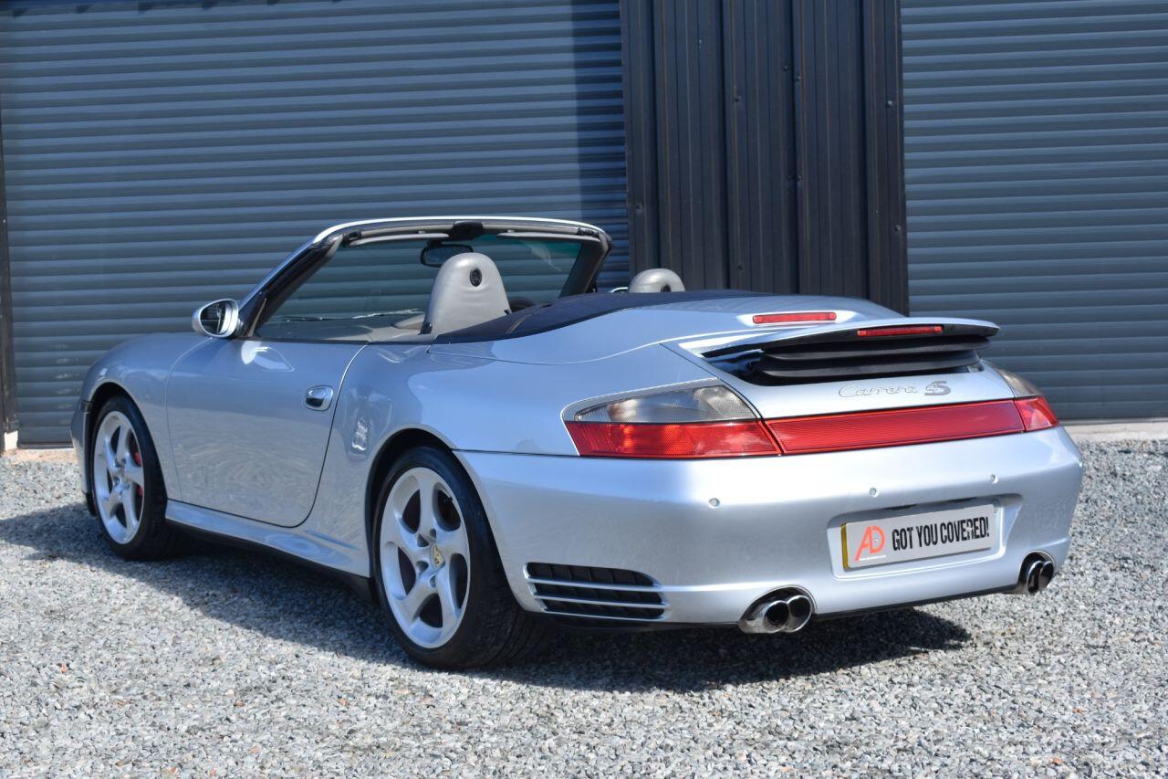 Porsche 911 view 3