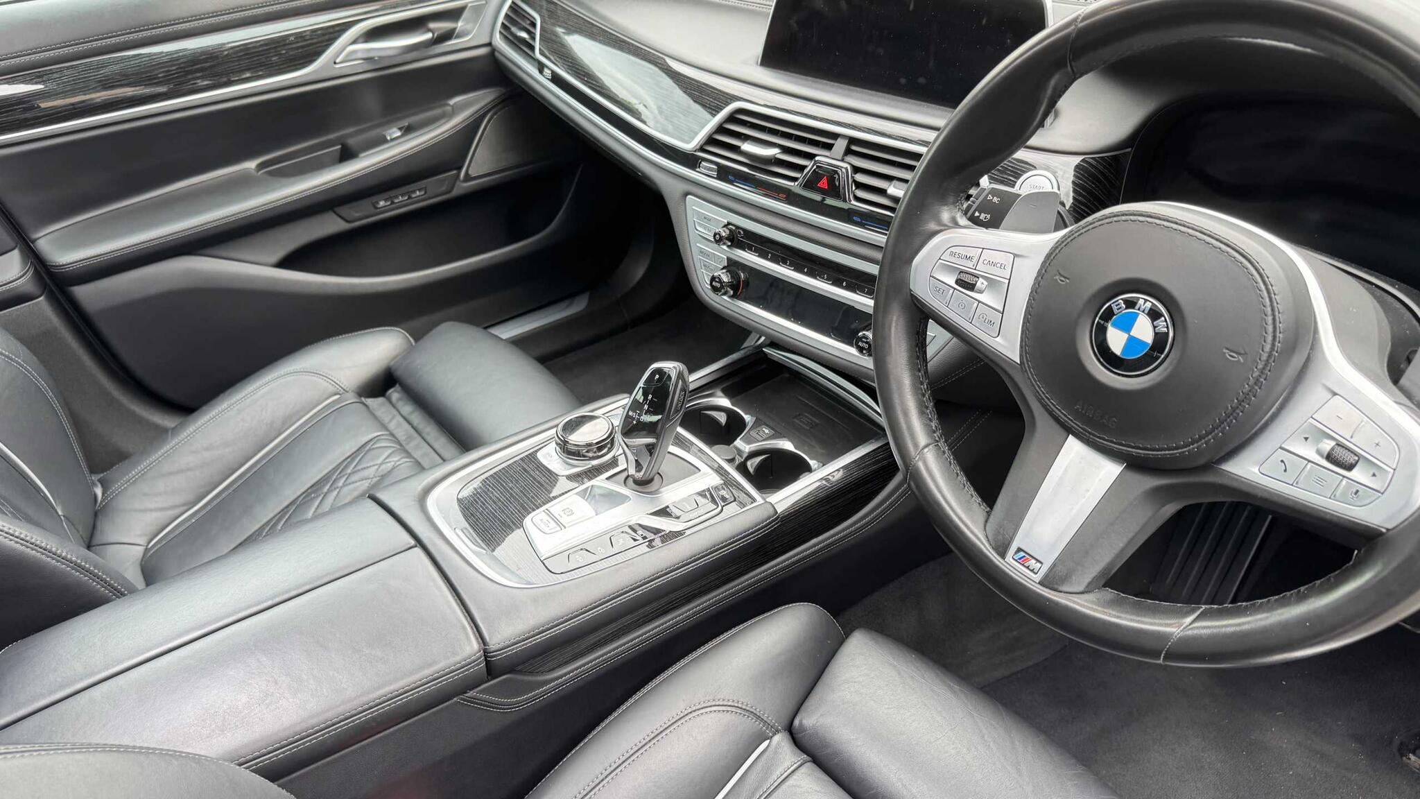 BMW 7 Series view 13