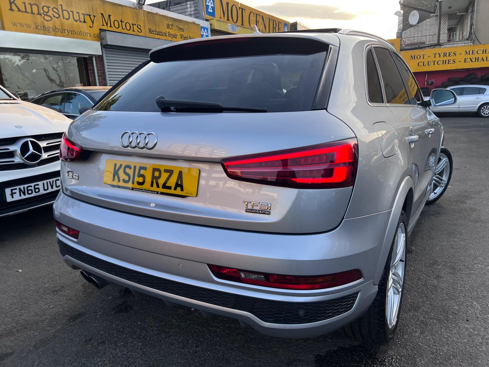 Audi Q3 view 11