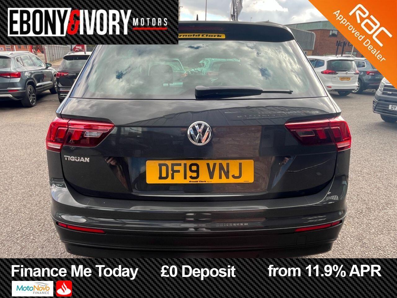 Volkswagen Tiguan view 4