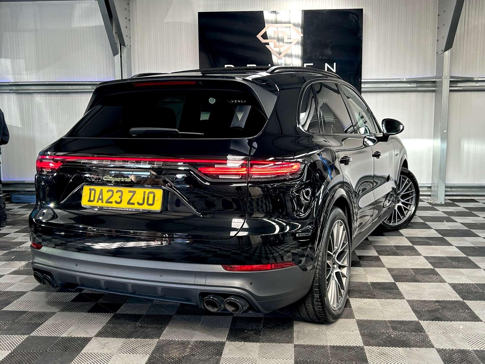 Porsche Cayenne view 3