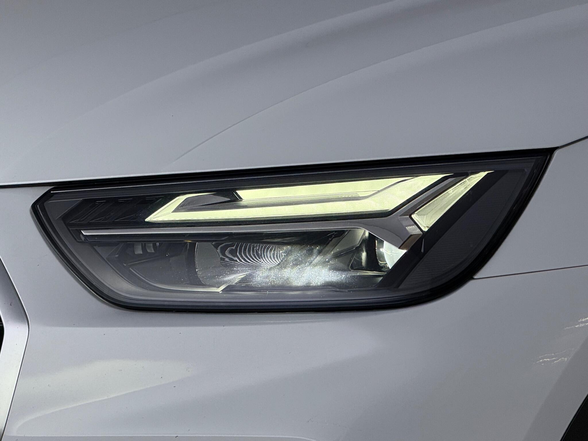 Audi Q5 view 13