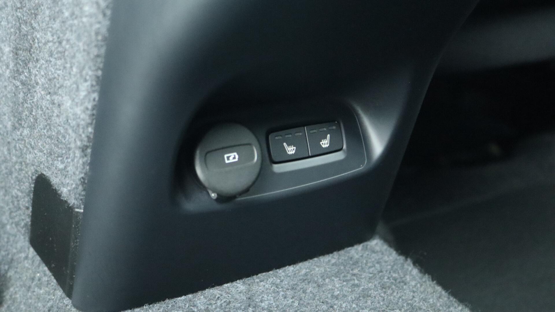 Volvo XC40 view 40