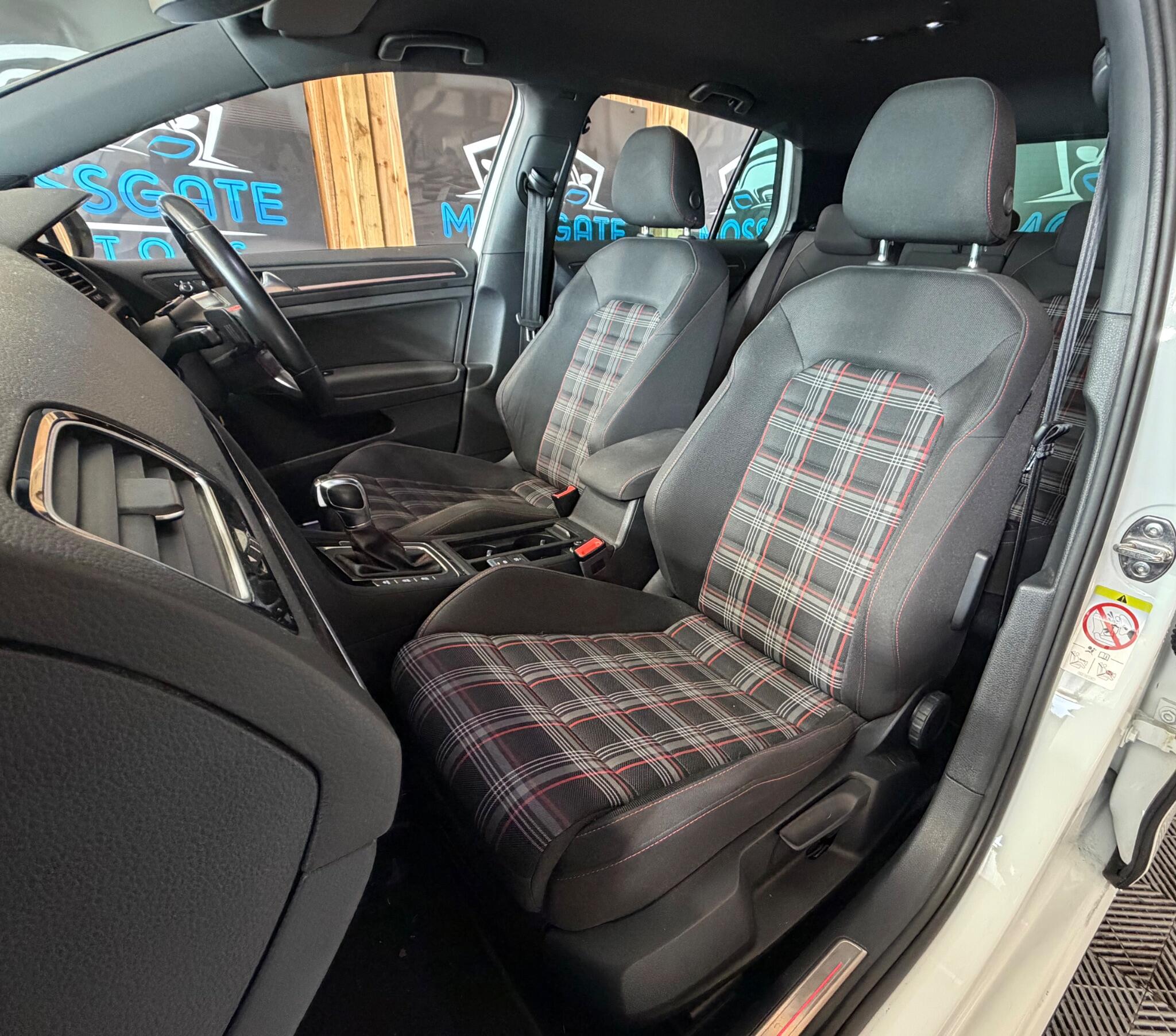 Volkswagen Golf view 22
