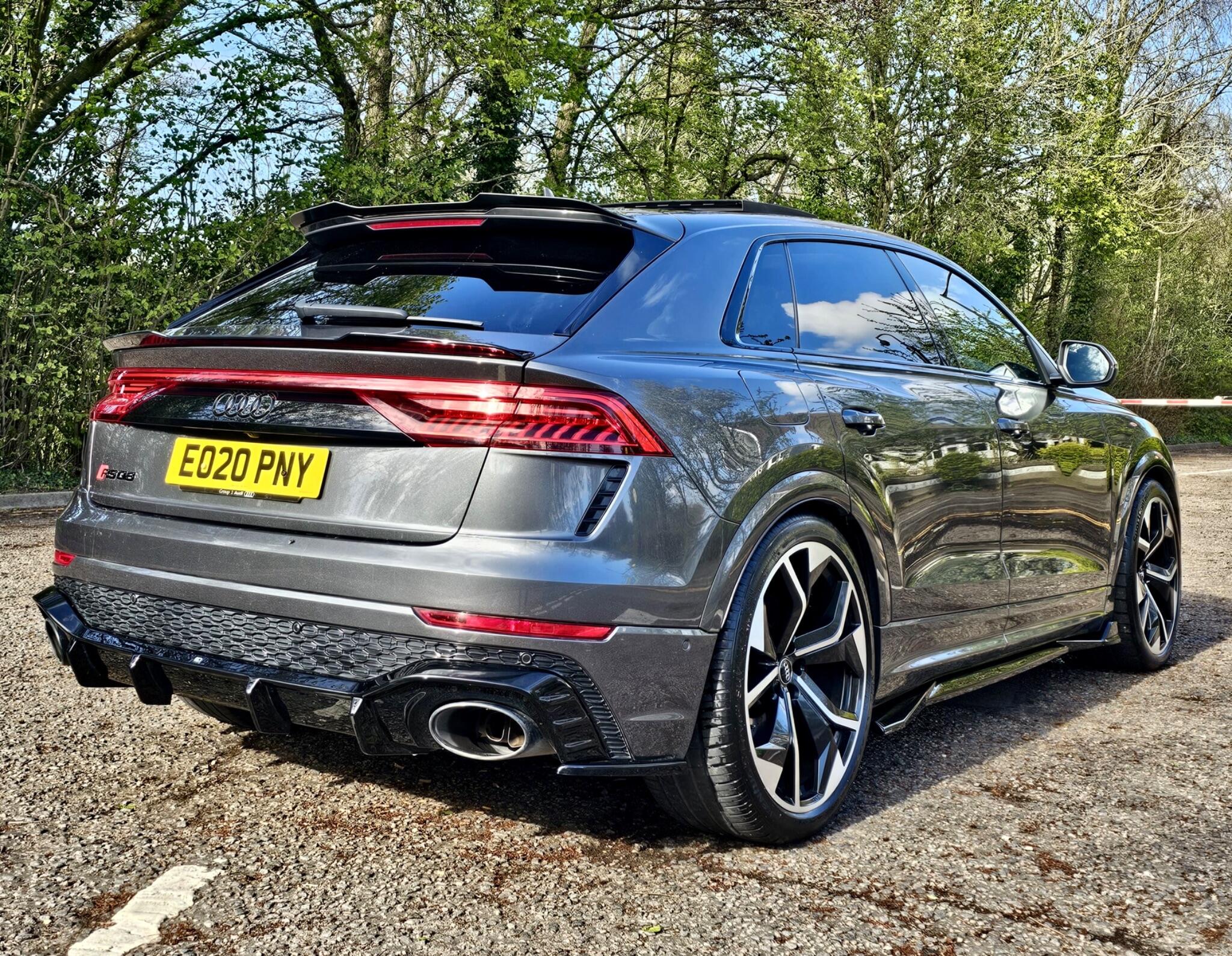 Audi RS Q8 view 21
