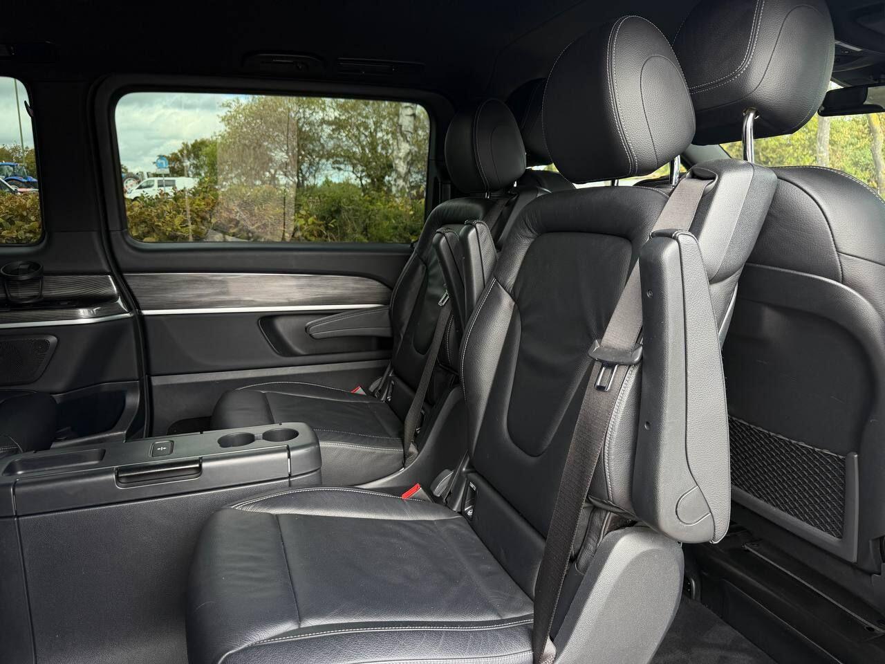Mercedes-Benz Eqv view 15