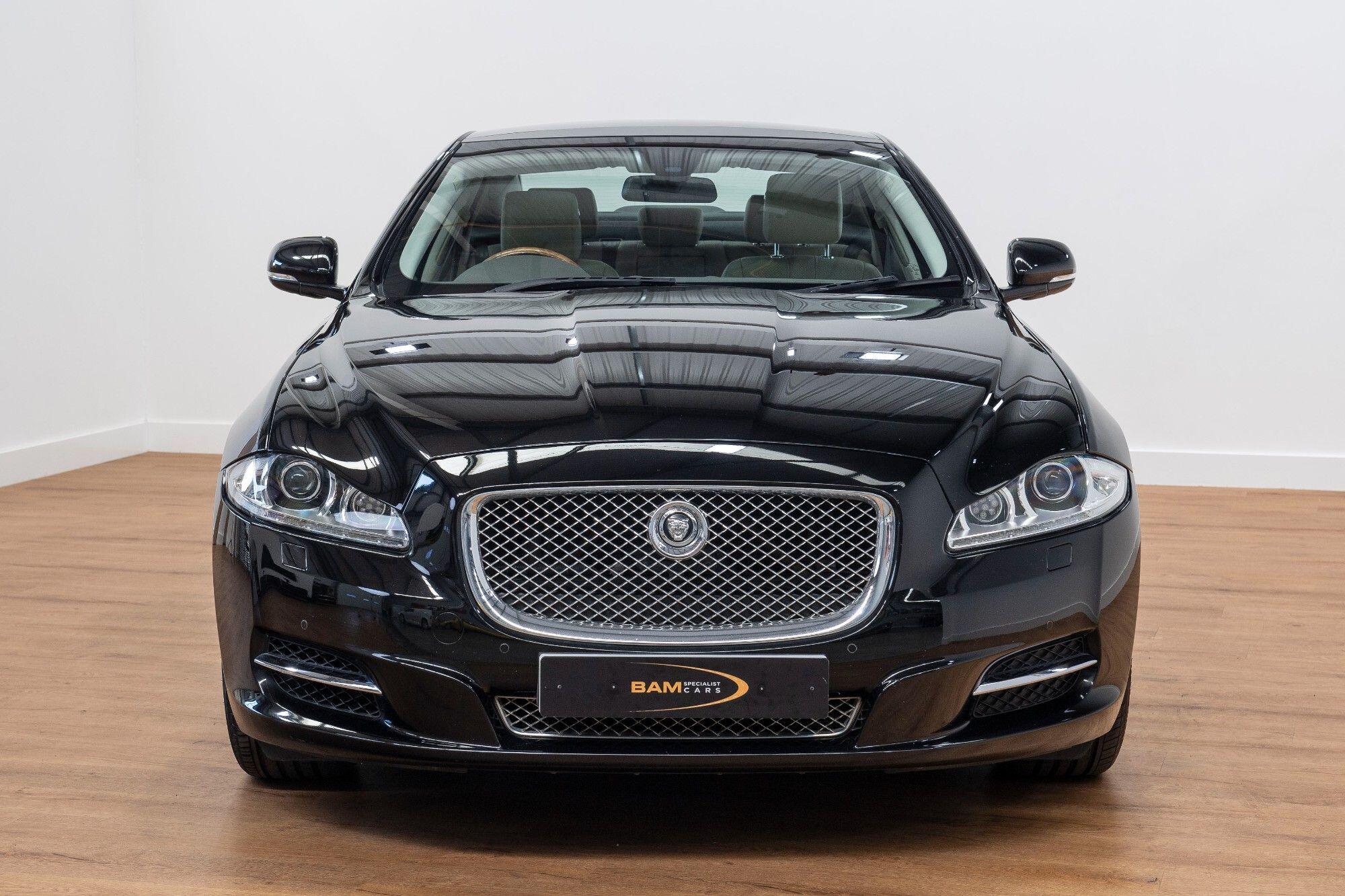 Jaguar XJ view 3