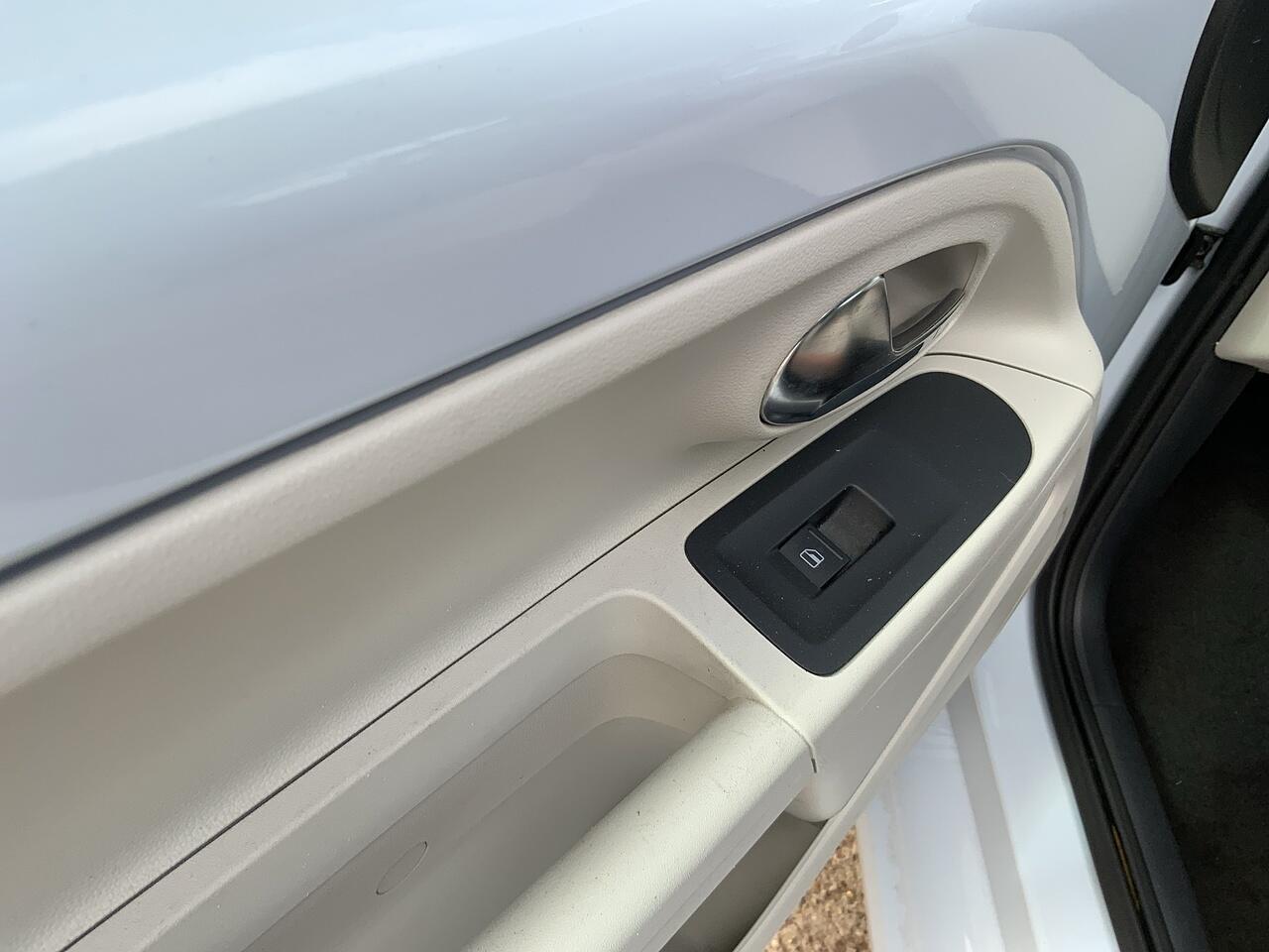 Volkswagen Up! view 15