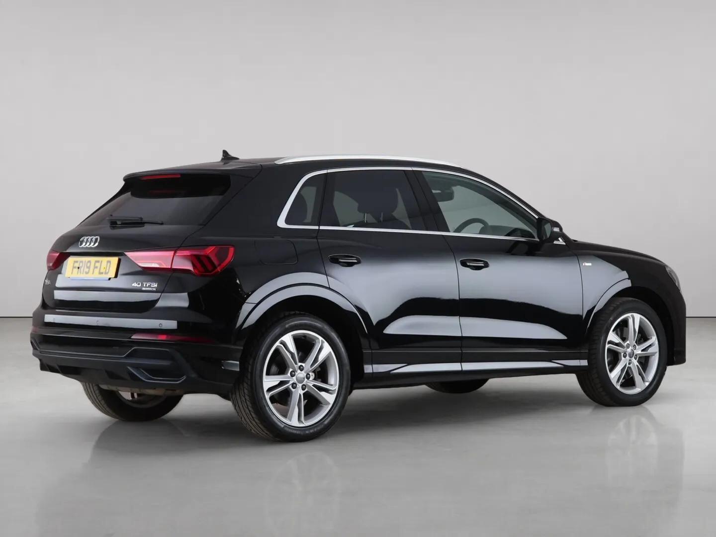 Audi Q3 view 8
