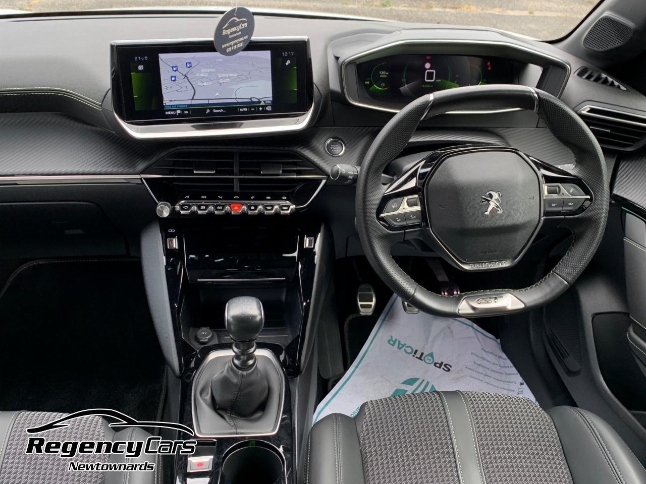 Peugeot 208 view 10