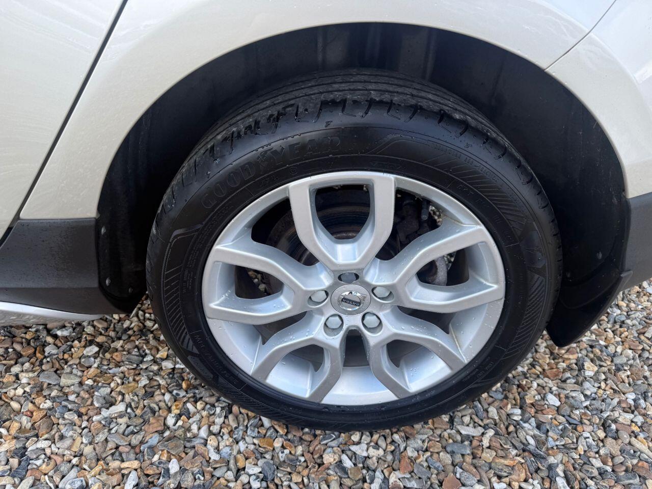 Volvo V40 Cross Country view 29