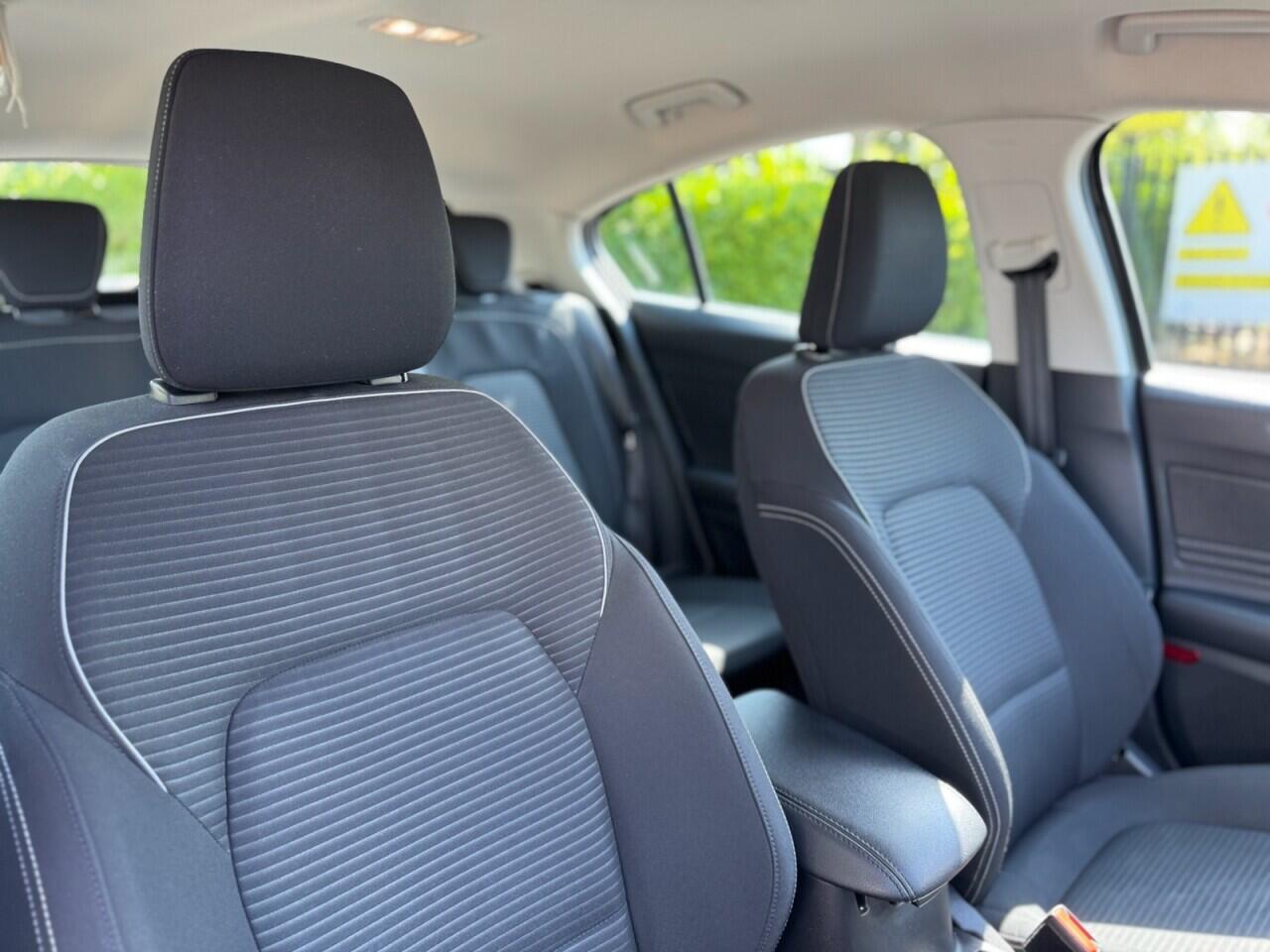 Ford Focus view 23