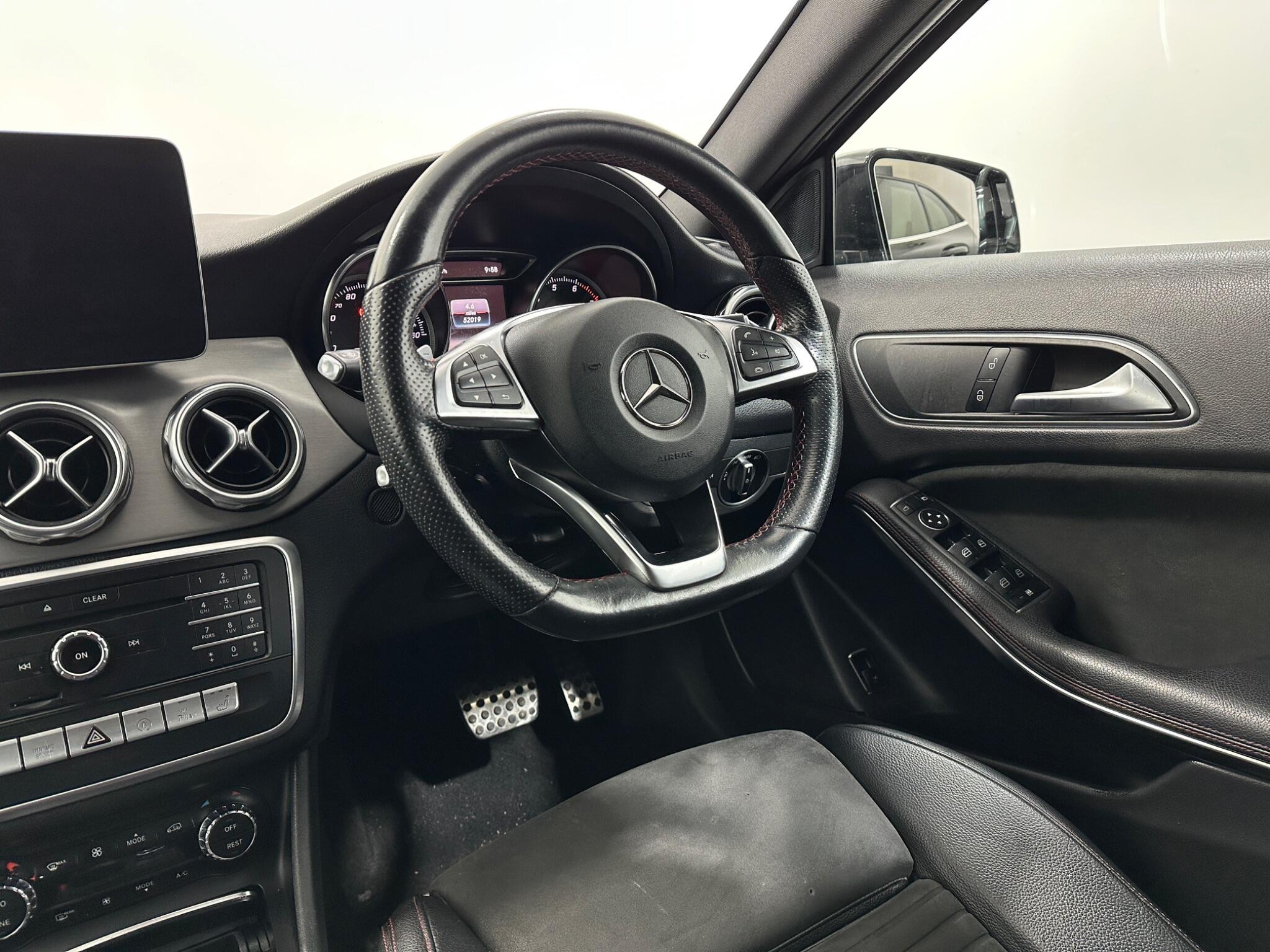 Mercedes-Benz Gla view 12