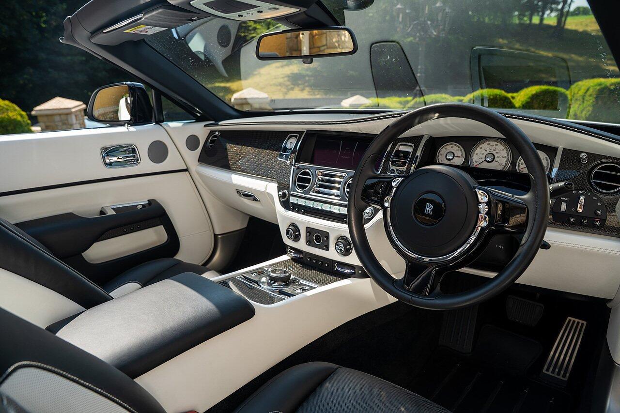 Rolls-Royce Dawn view 50