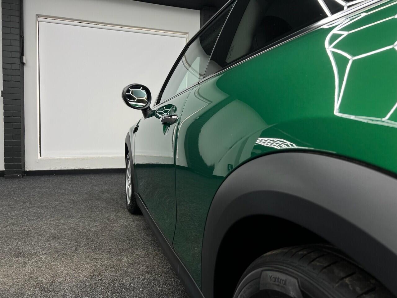 Mini Hatch view 7