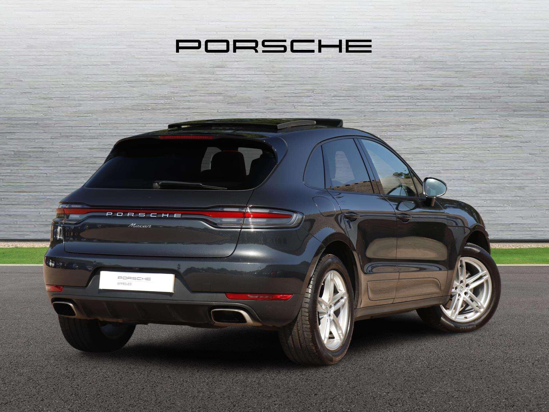 Porsche Macan view 3