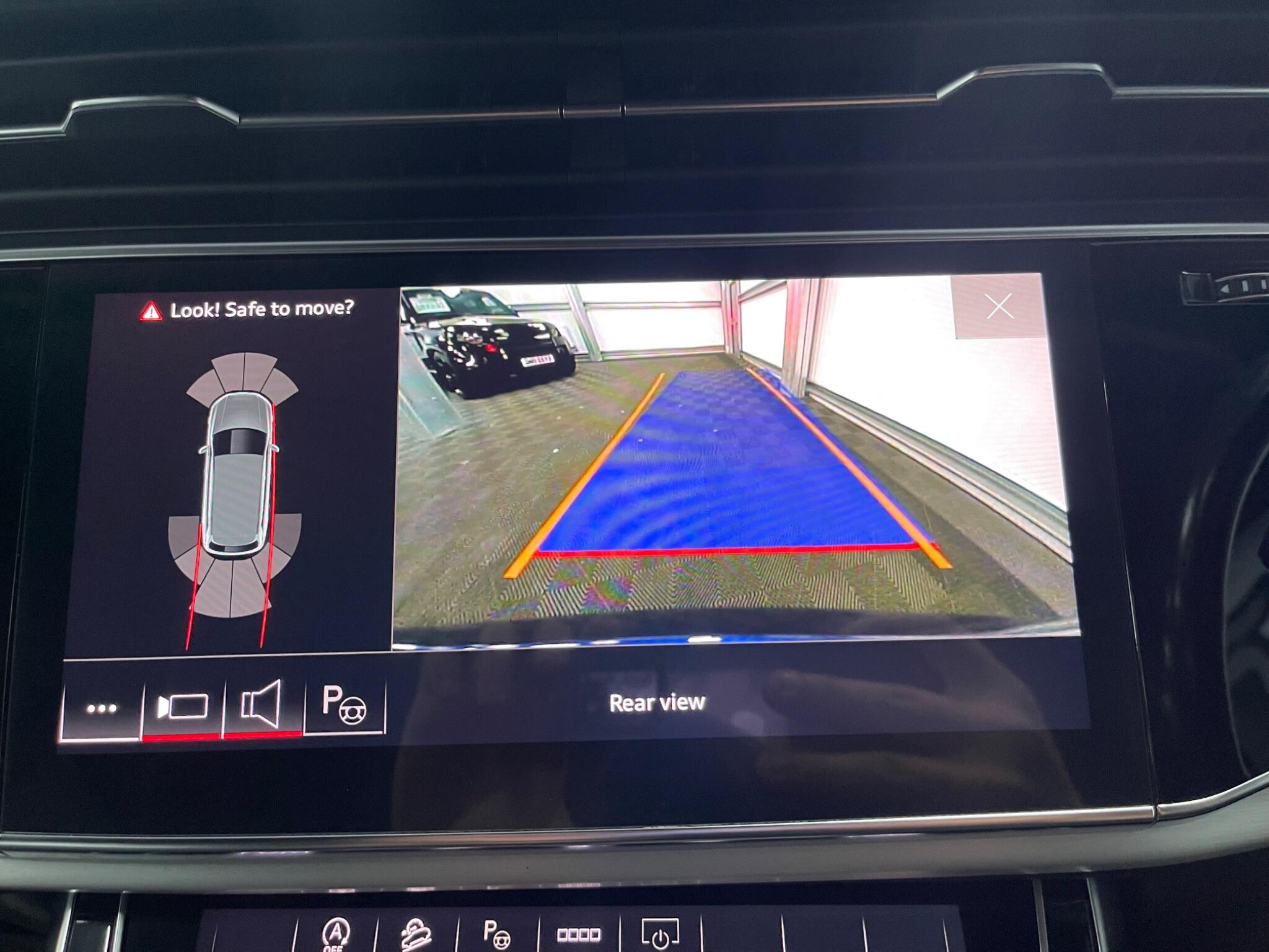 Audi Q7 view 42