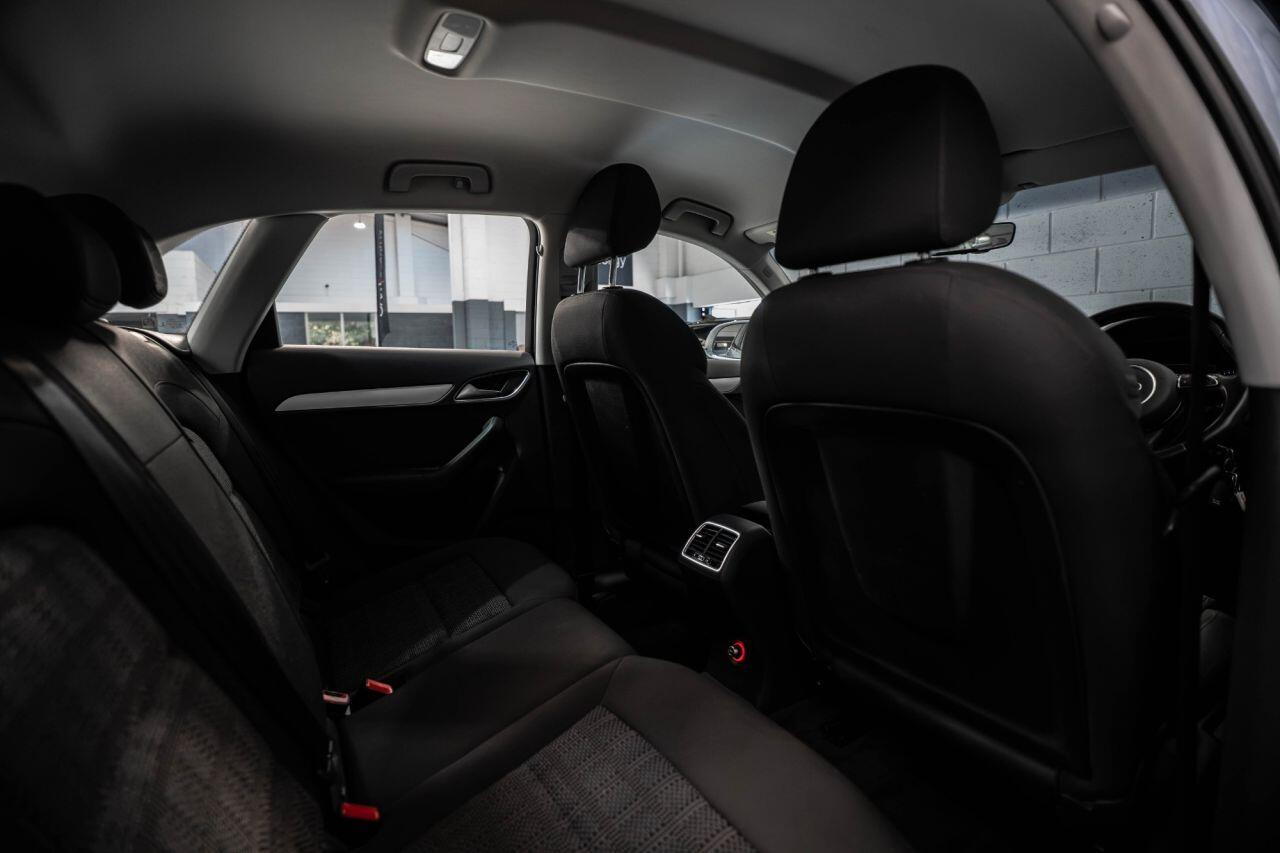 Audi Q3 view 23