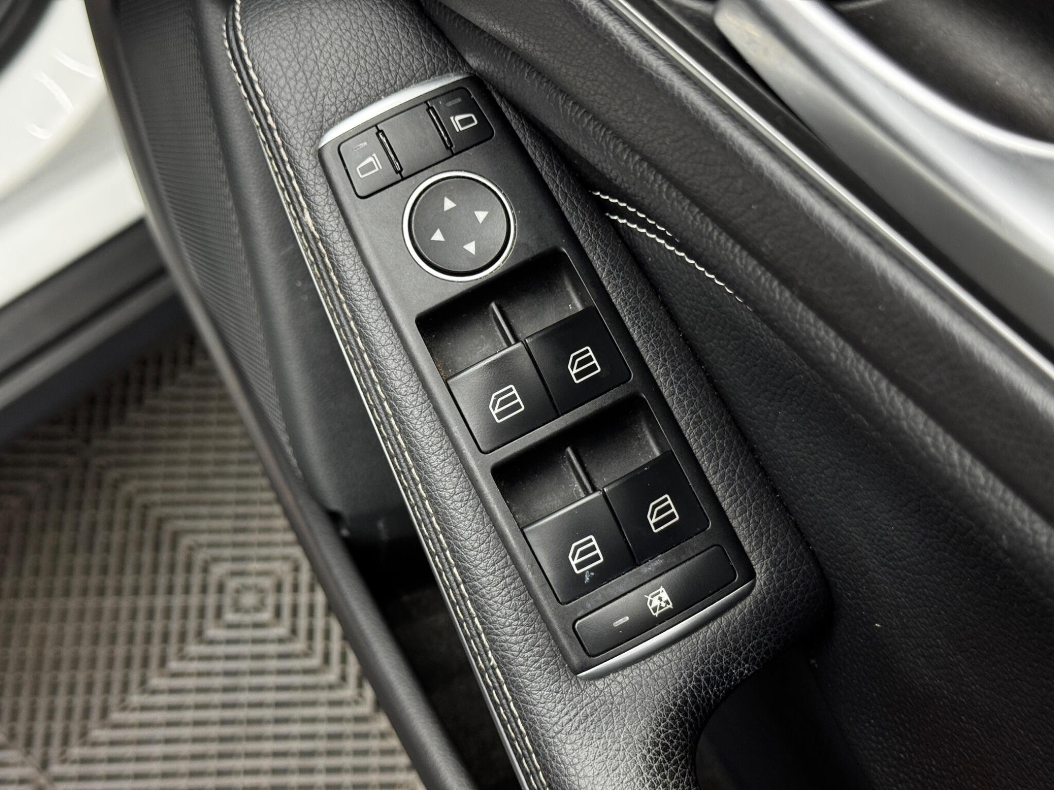 Mercedes-Benz Gla view 40