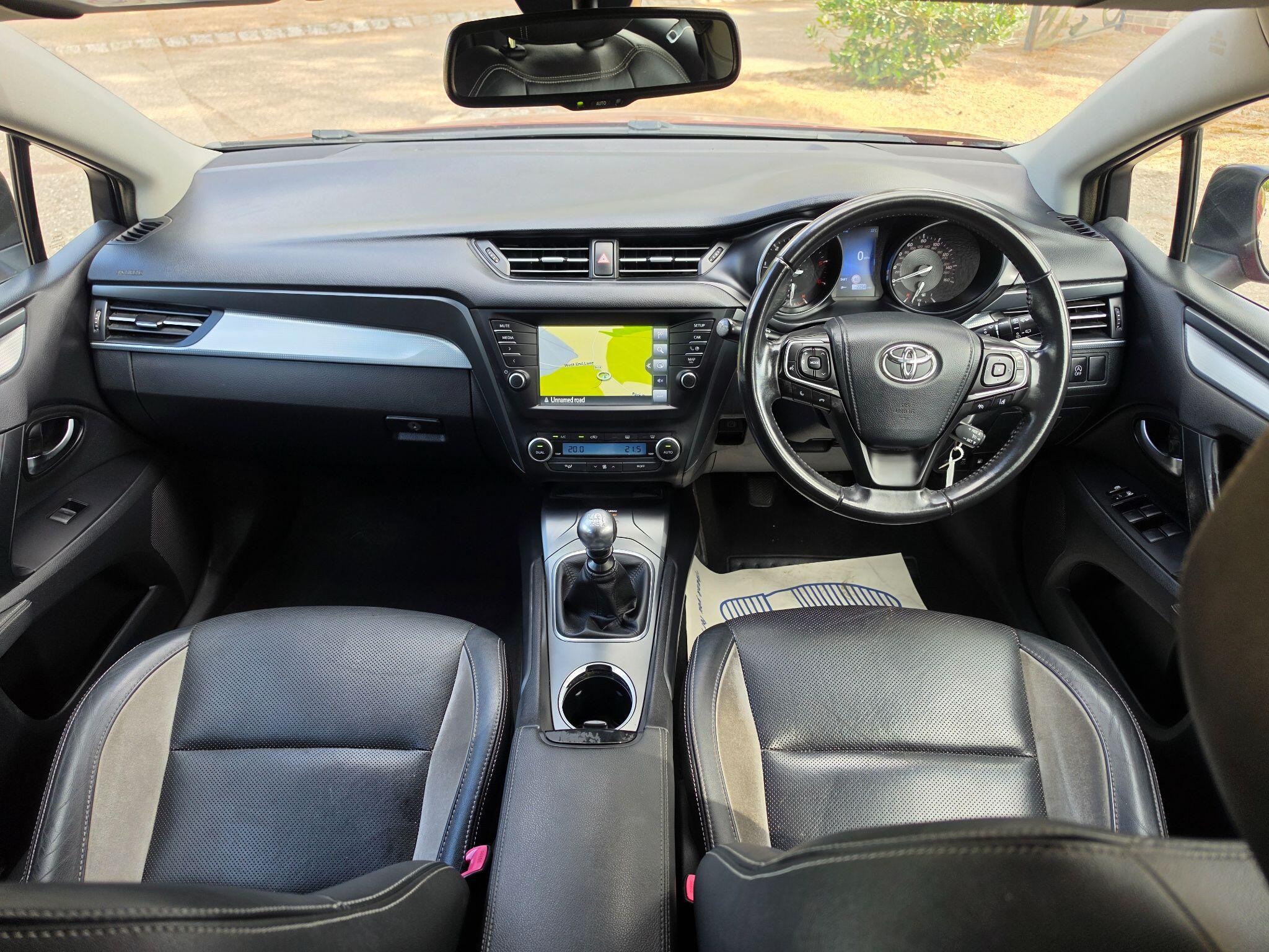 Toyota Avensis view 3