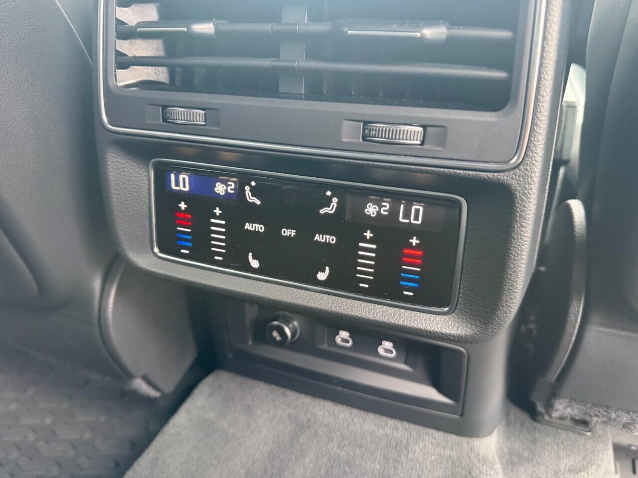 Audi SQ7 view 32