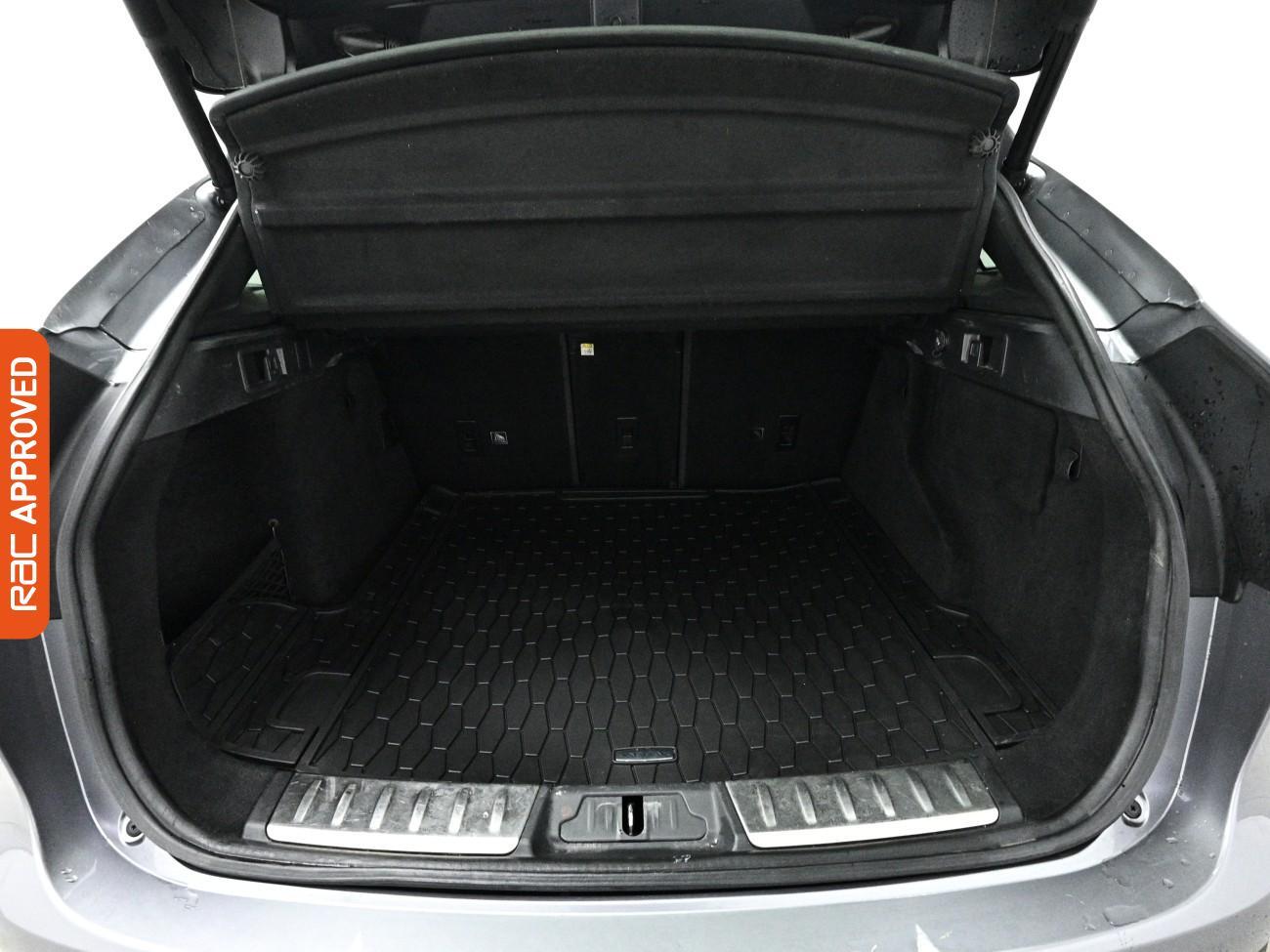 Jaguar F-Pace view 13