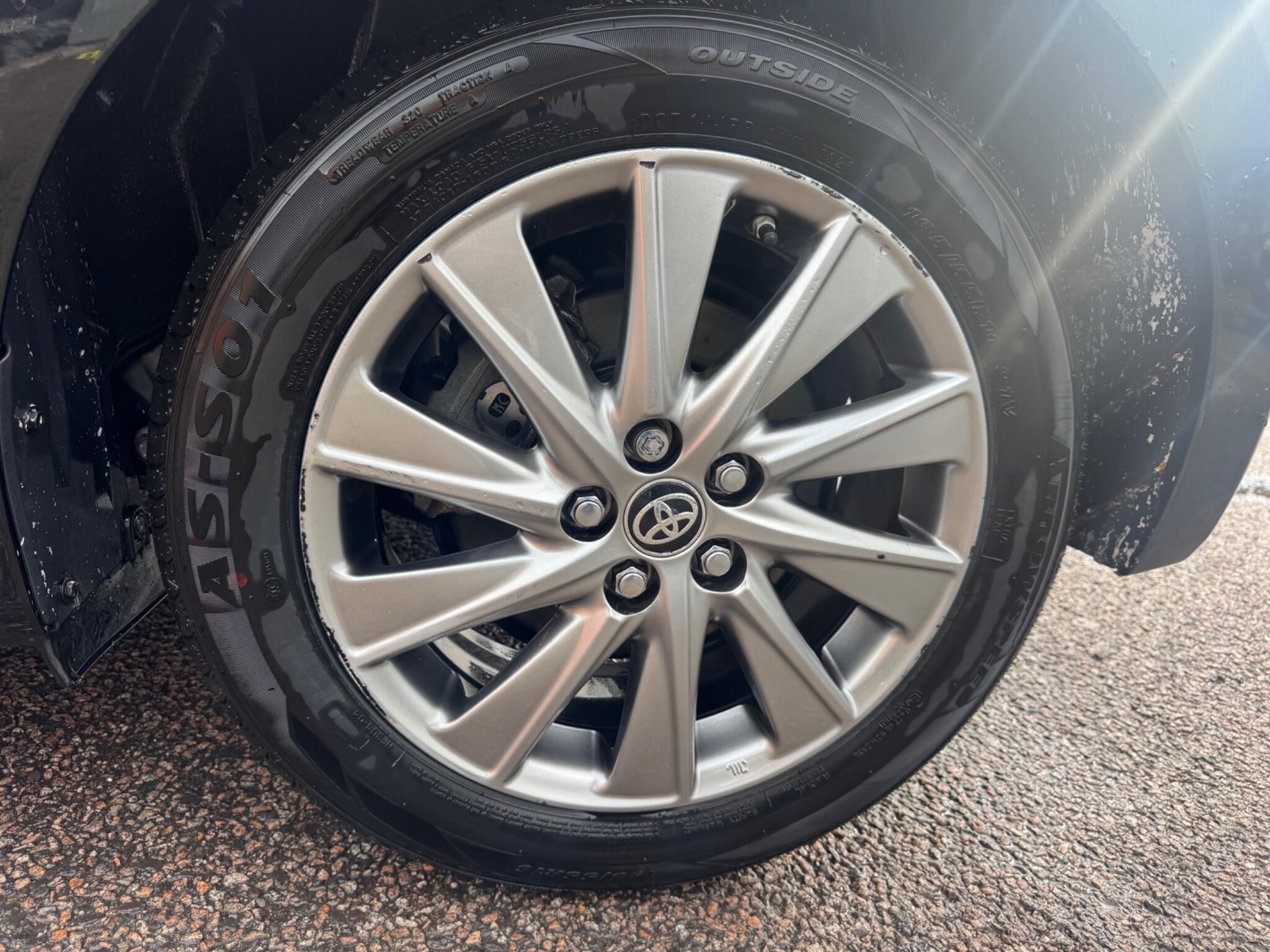 Toyota Yaris view 22