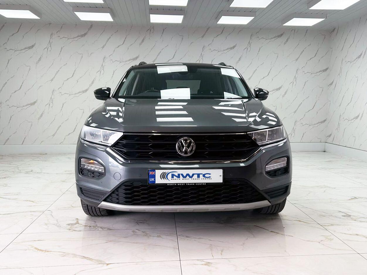 Volkswagen T-Roc view 5