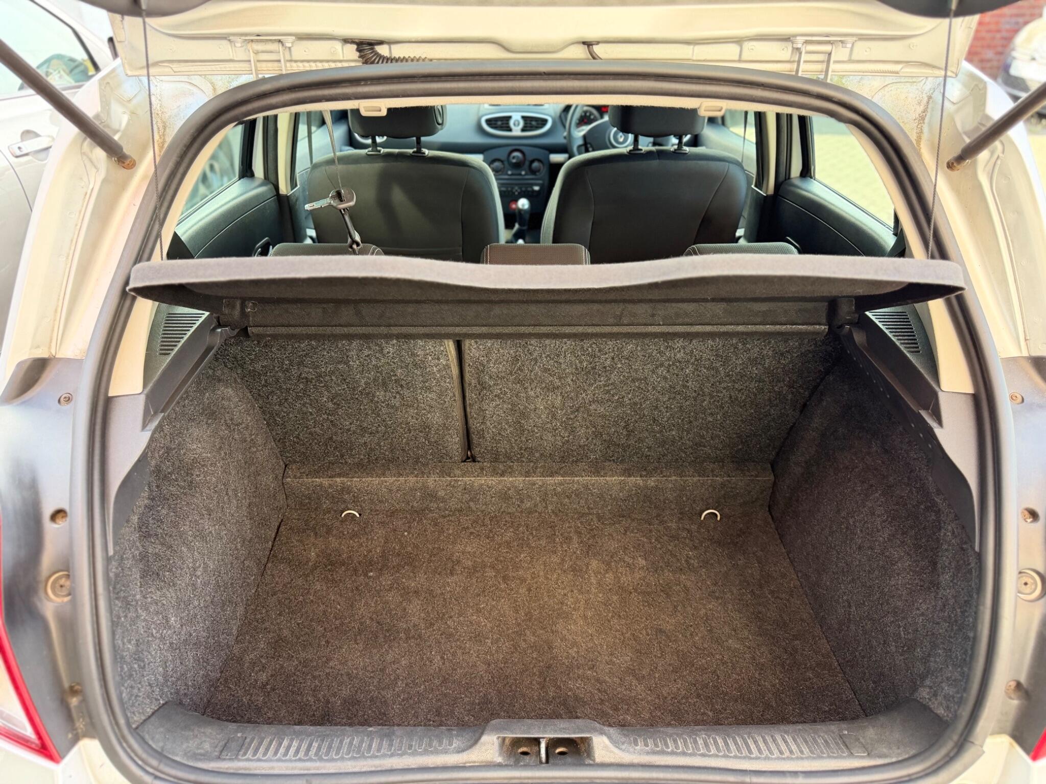 Renault Clio view 22