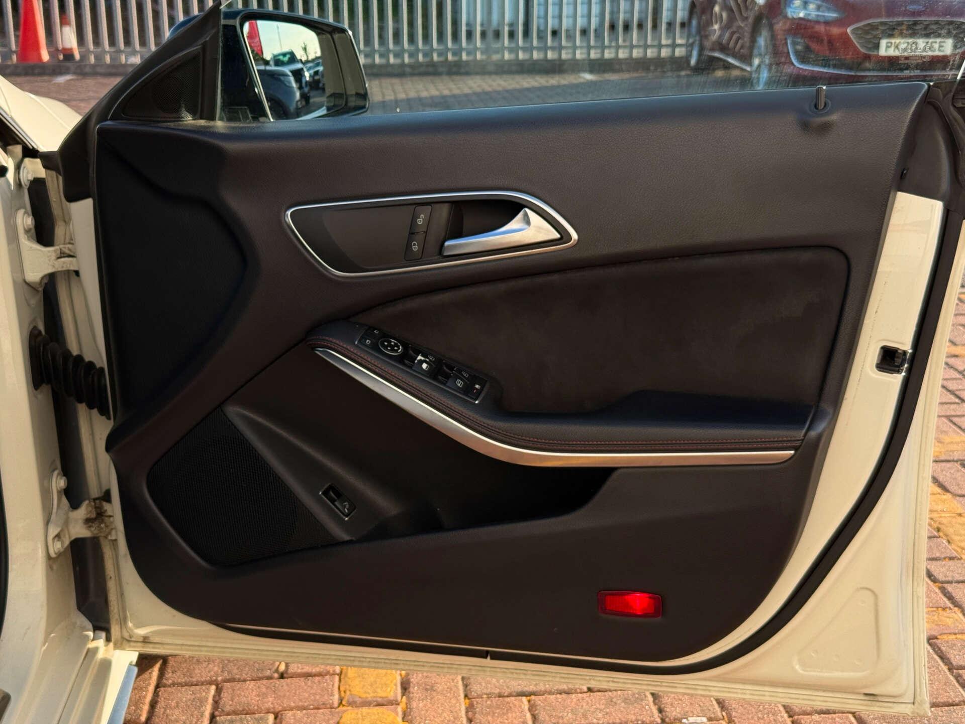 Mercedes-Benz Cla view 22
