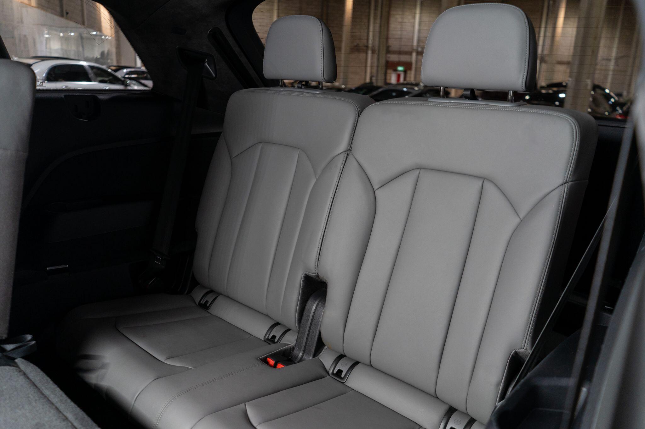 Audi Q7 view 20