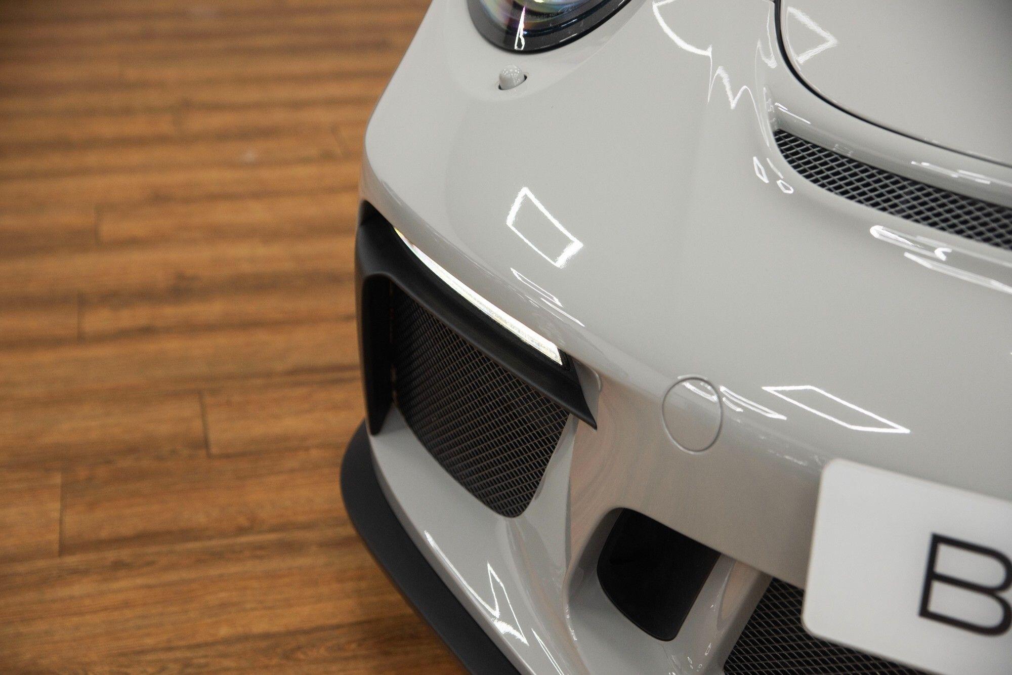 Porsche 911 view 11