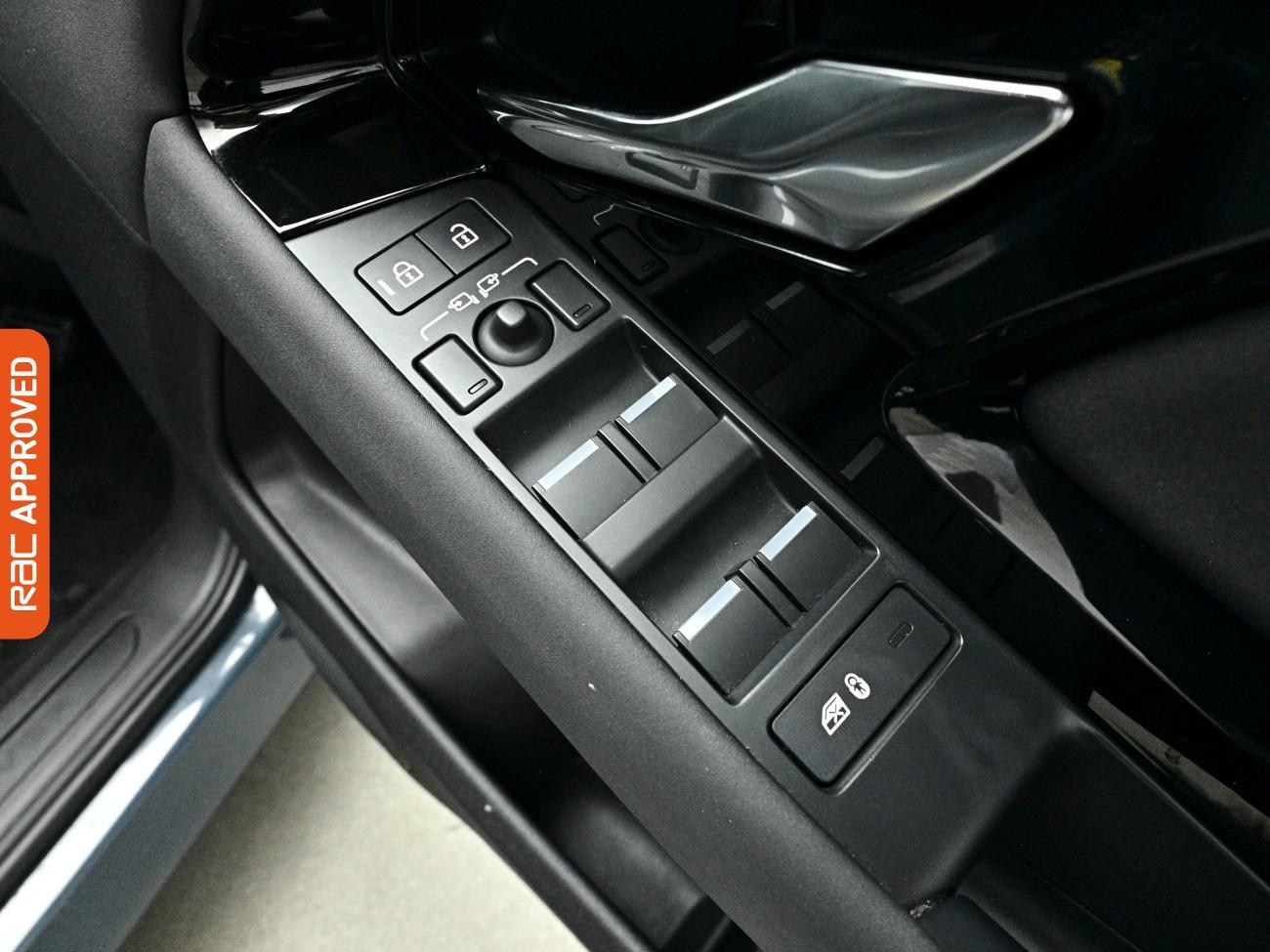 Land Rover Range Rover Evoque view 26