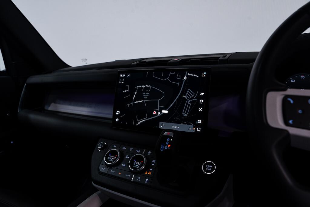 Land Rover Defender view 20