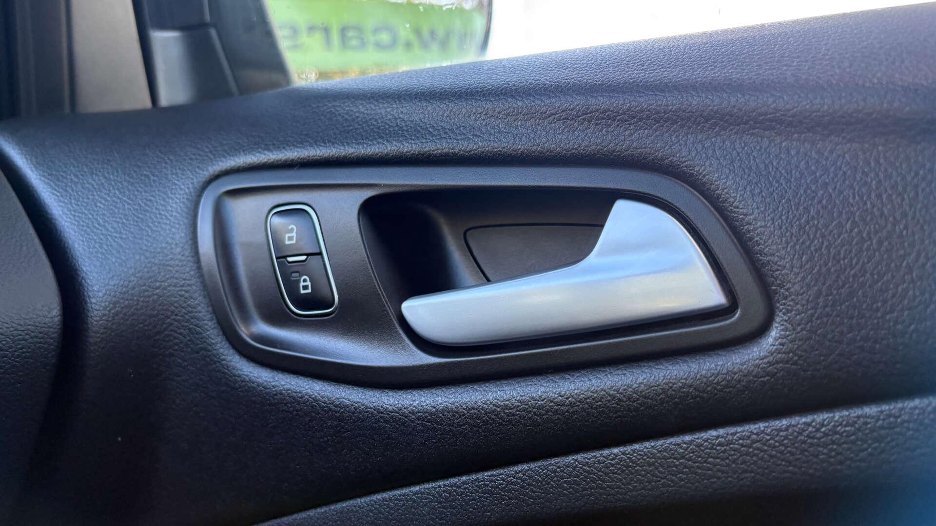 Ford Kuga view 25
