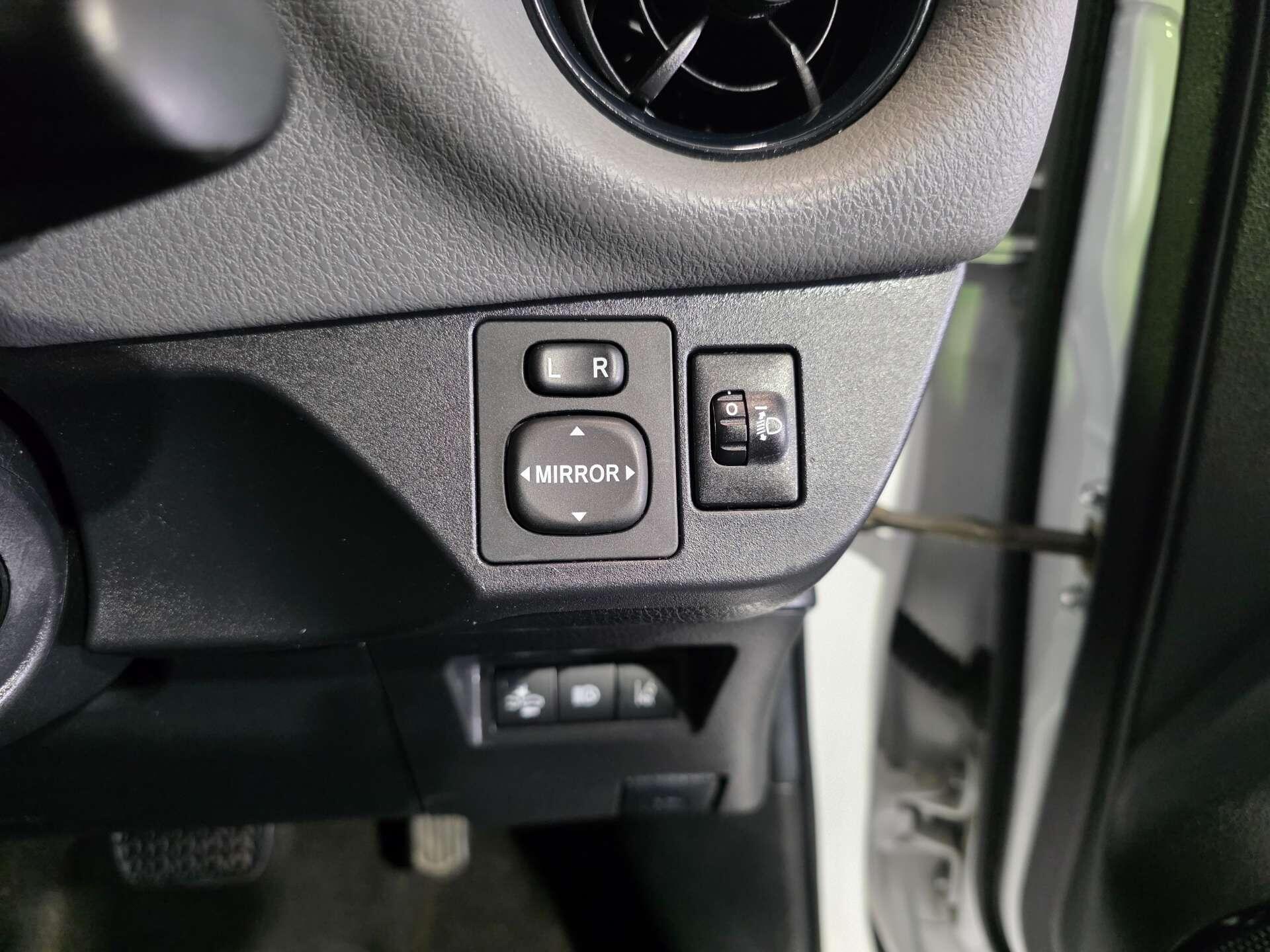 Toyota Yaris view 14