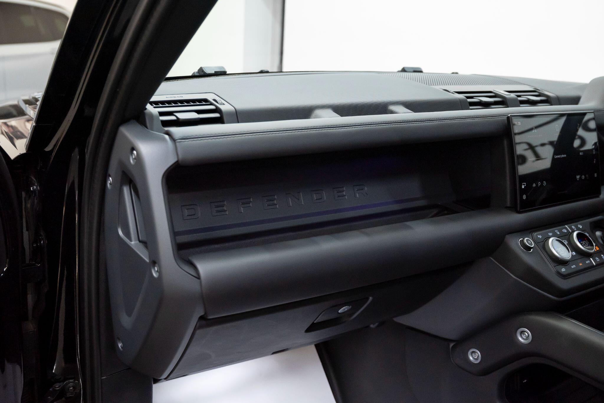 Land Rover Defender view 56