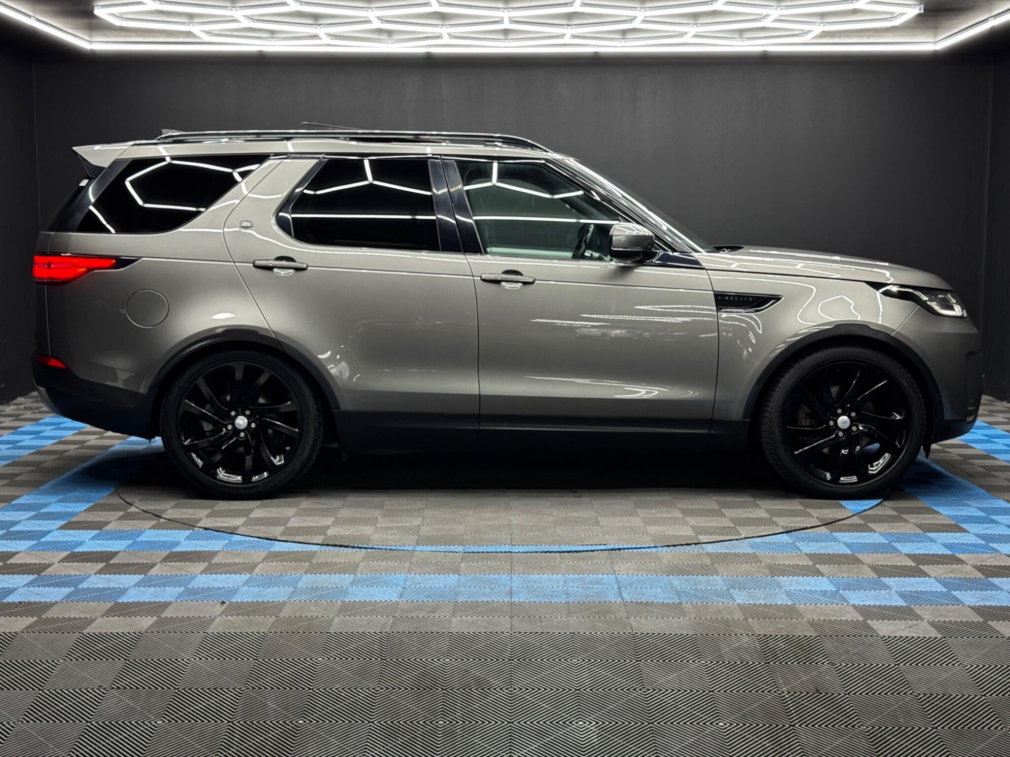 Land Rover Discovery view 4