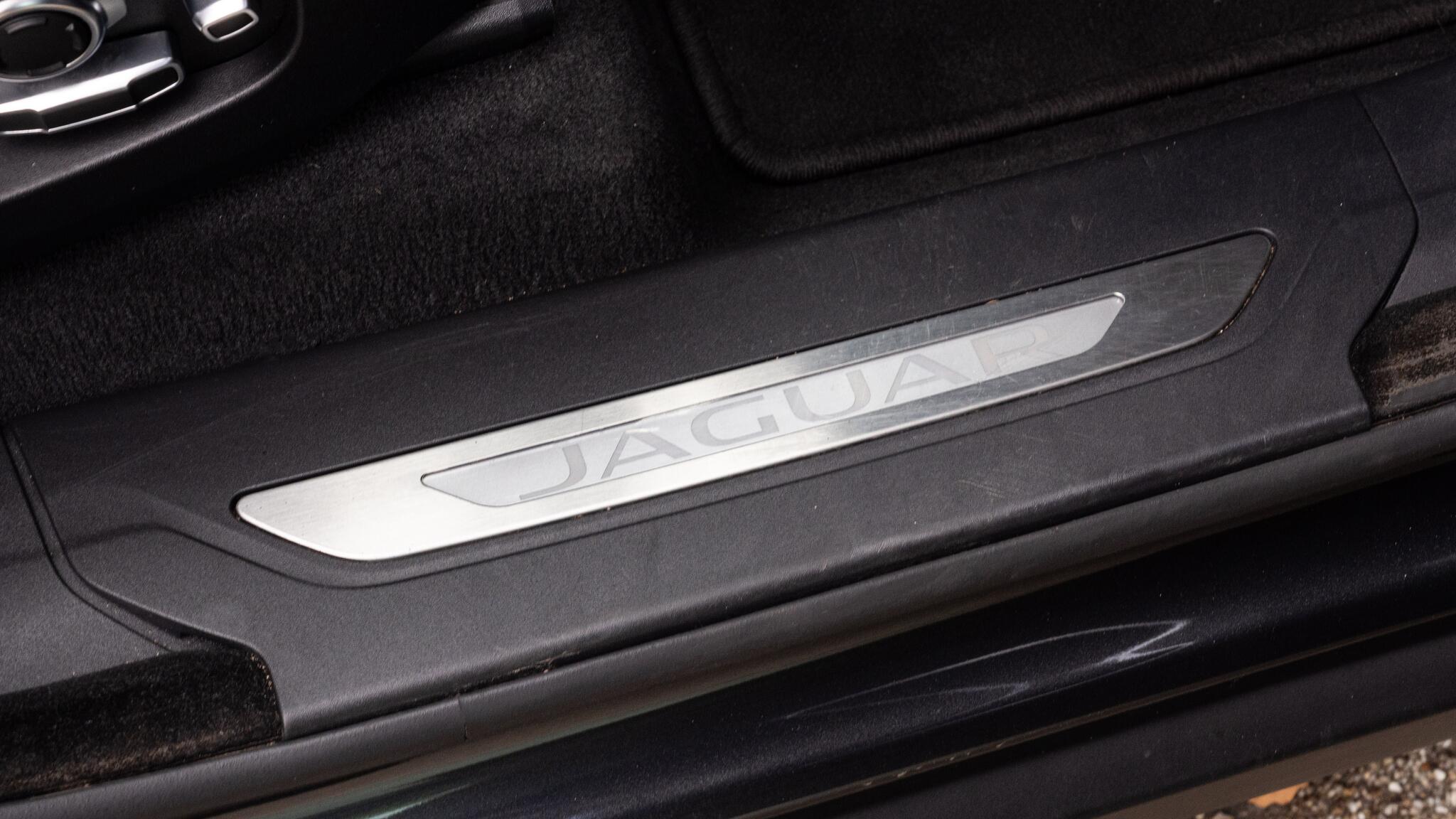 Jaguar F-Pace view 80