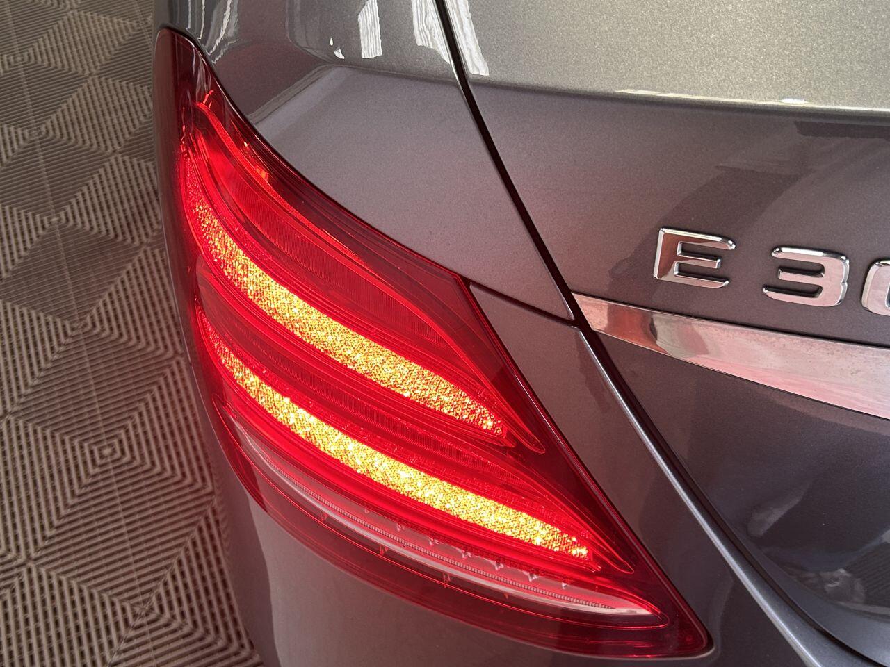 Mercedes-Benz E Class view 24