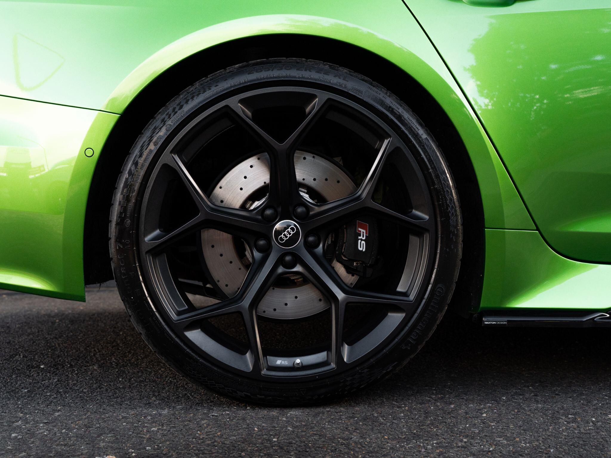 Audi RS6 Avant view 33