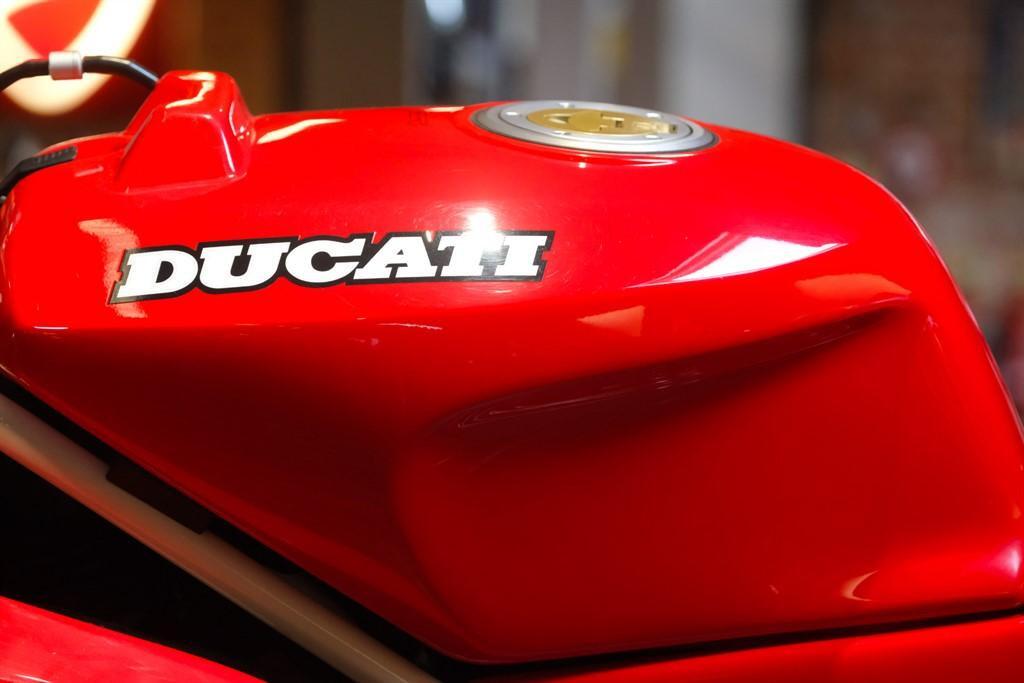 Ducati 888 view 16