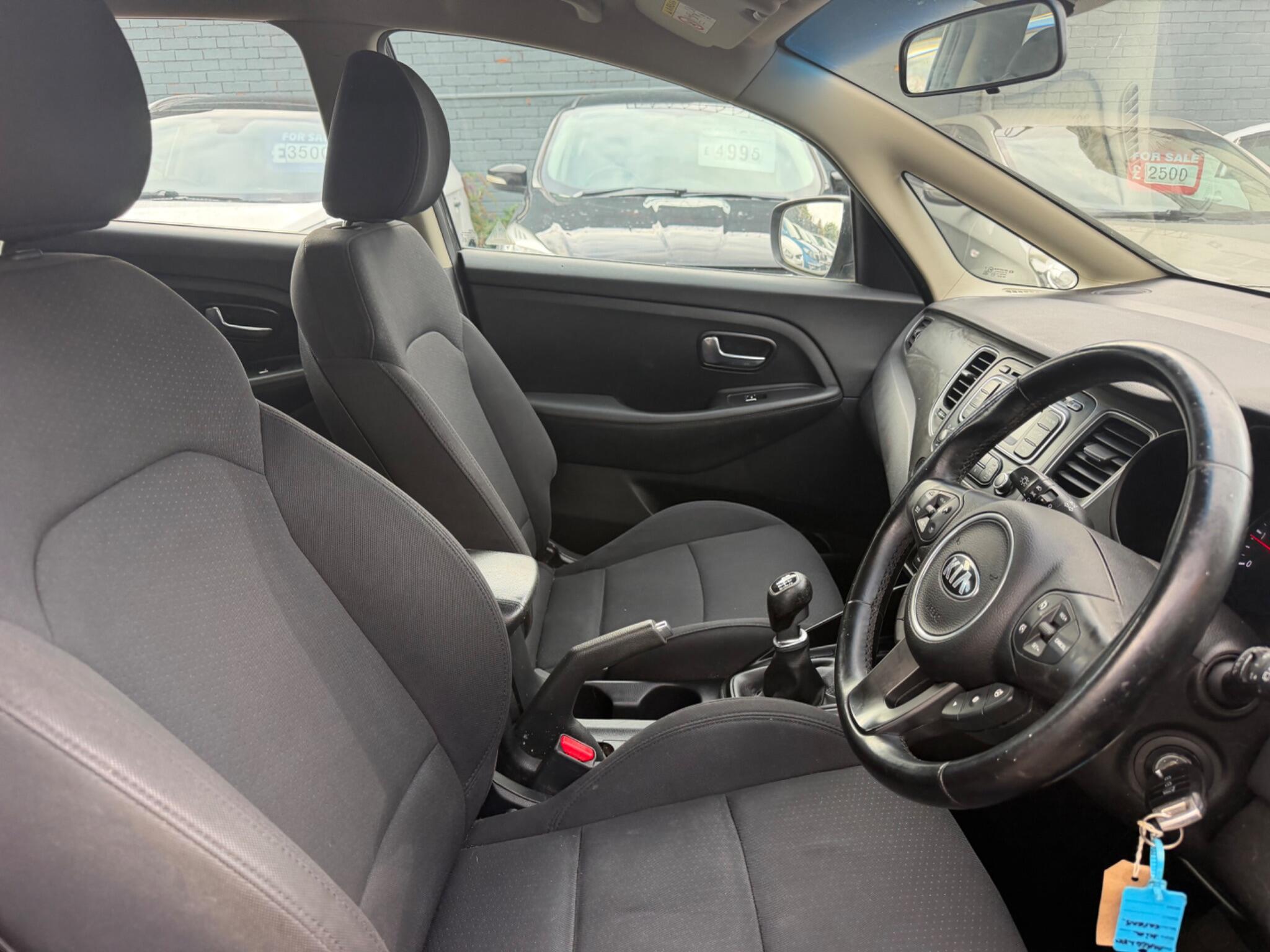 Kia Carens view 9